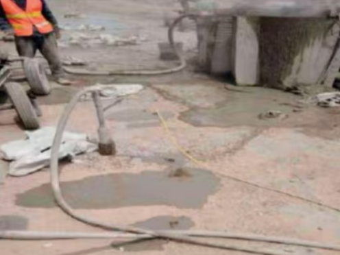临猗水泥混凝土路面板底注浆技术 路面脱空注浆整治方案