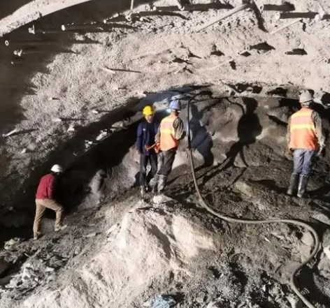 临猗拱顶带模注浆料的施工流程及注意事项